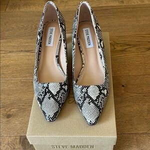 Steve Madden Women's Snakeskin Pumps - Black and White